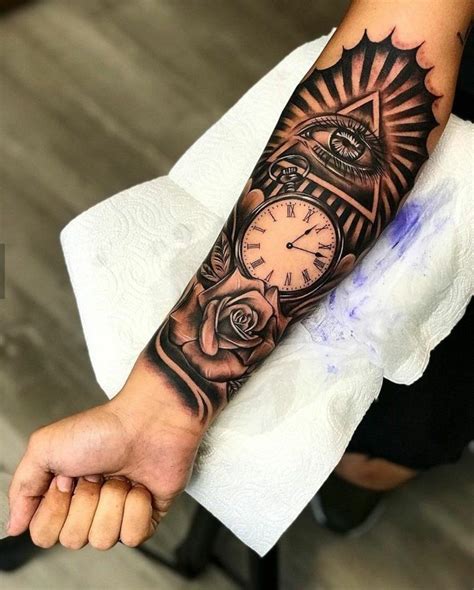 tatuaggio ragazzo braccio|Tatuaggio braccio uomo: disegni, significato e disegni。